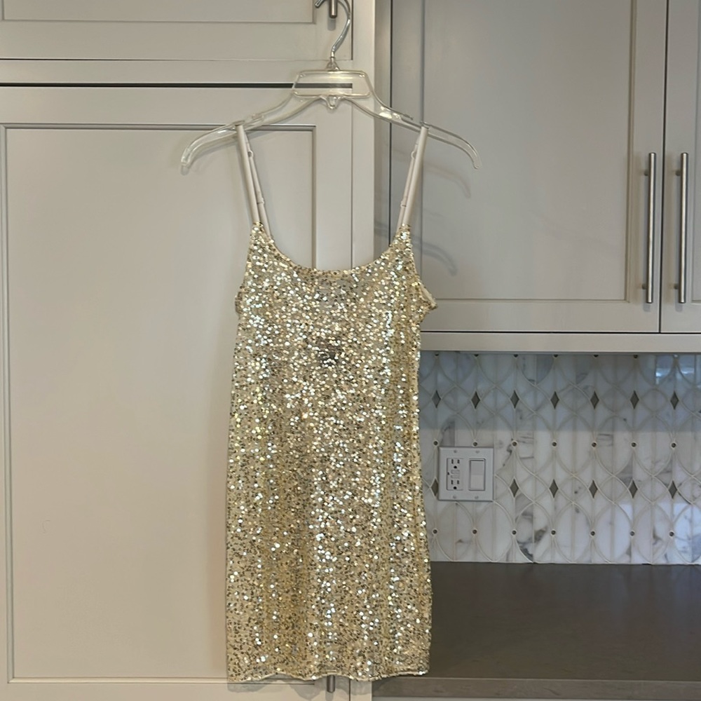 Nordstrom gold sequin tank length =30”